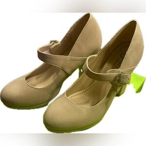 Chic Beige Mary Jane Heels Fits size 6